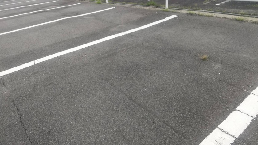 伊賀市　駐車場区画線引き工事